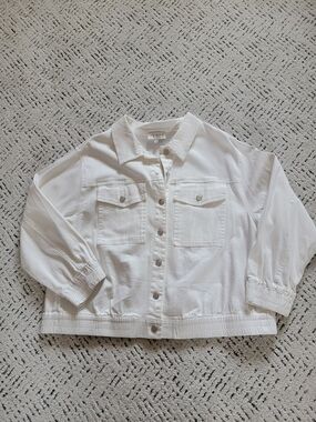Skies Are Blue White Curvy Label Blouse